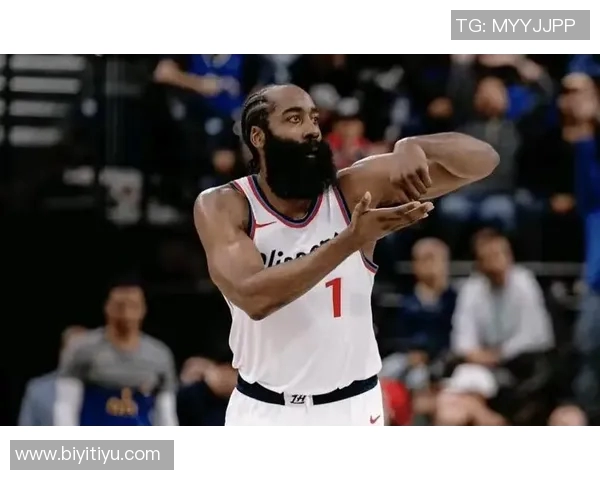 哈登半场表现亮眼三投两中助攻9次助力球队进攻展现全能风采 哈登半场表现亮眼三投两中助攻9次助力球队进攻展现全能风采