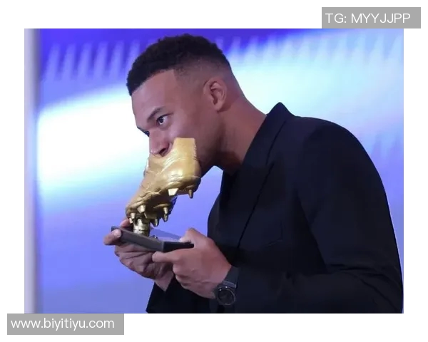 姆巴佩将于周五在伯纳乌包厢领取上赛季欧洲金靴奖盛典即将举行 姆巴佩将于周五在伯纳乌包厢领取上赛季欧洲金靴奖盛典即将举行