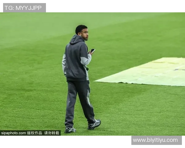 曼城失利后瓜迪奥拉与摄影师激烈争论现场耳语引发关注