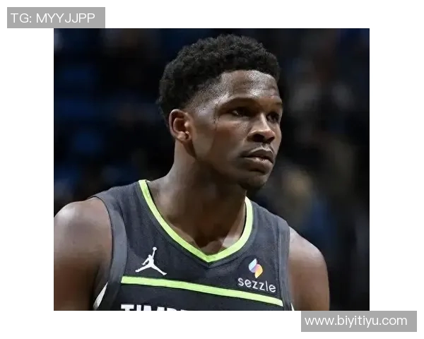 爱德华兹半场表现抢眼13投6中砍下并列最高16分助力球队奋勇争先