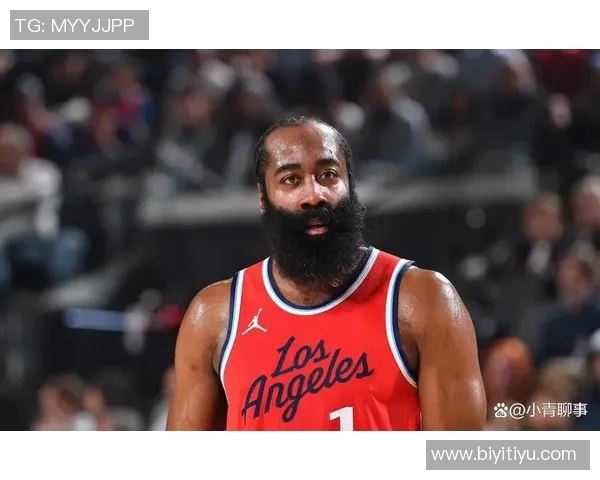 普理查德回忆被哈登晃倒经历直言脚踝无恙心态乐观